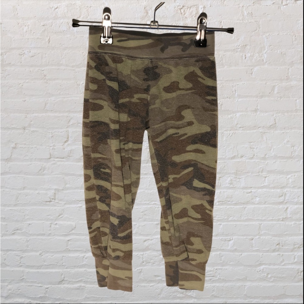 So Nikki Camo Joggers​